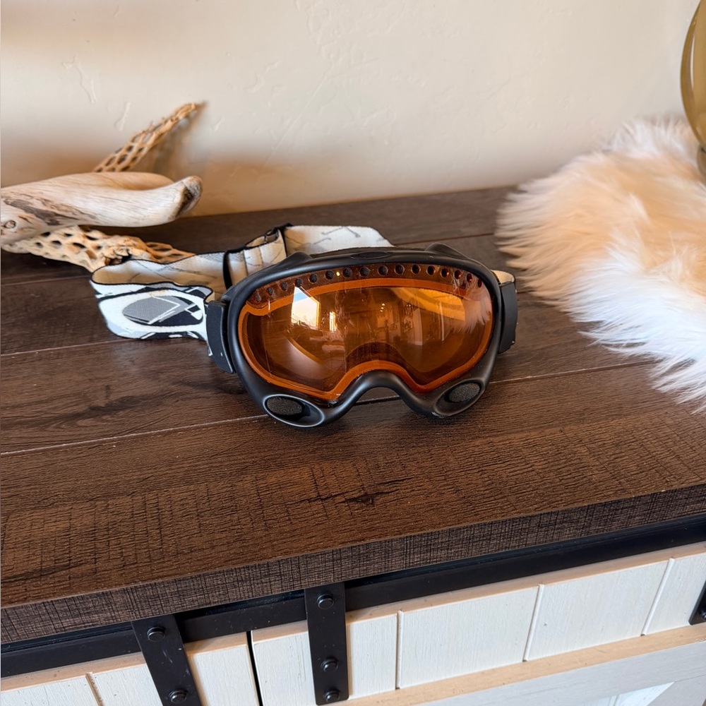 Oakley Snow Goggles Black Frame Orange Lenses Small Adult Or Youth Size
